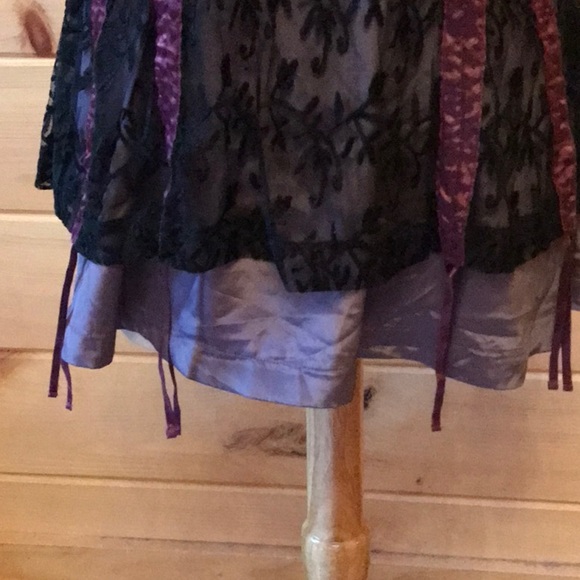 The Pyramid Collection Black and Purple Short Sleeve Top - Picture 4 of 6